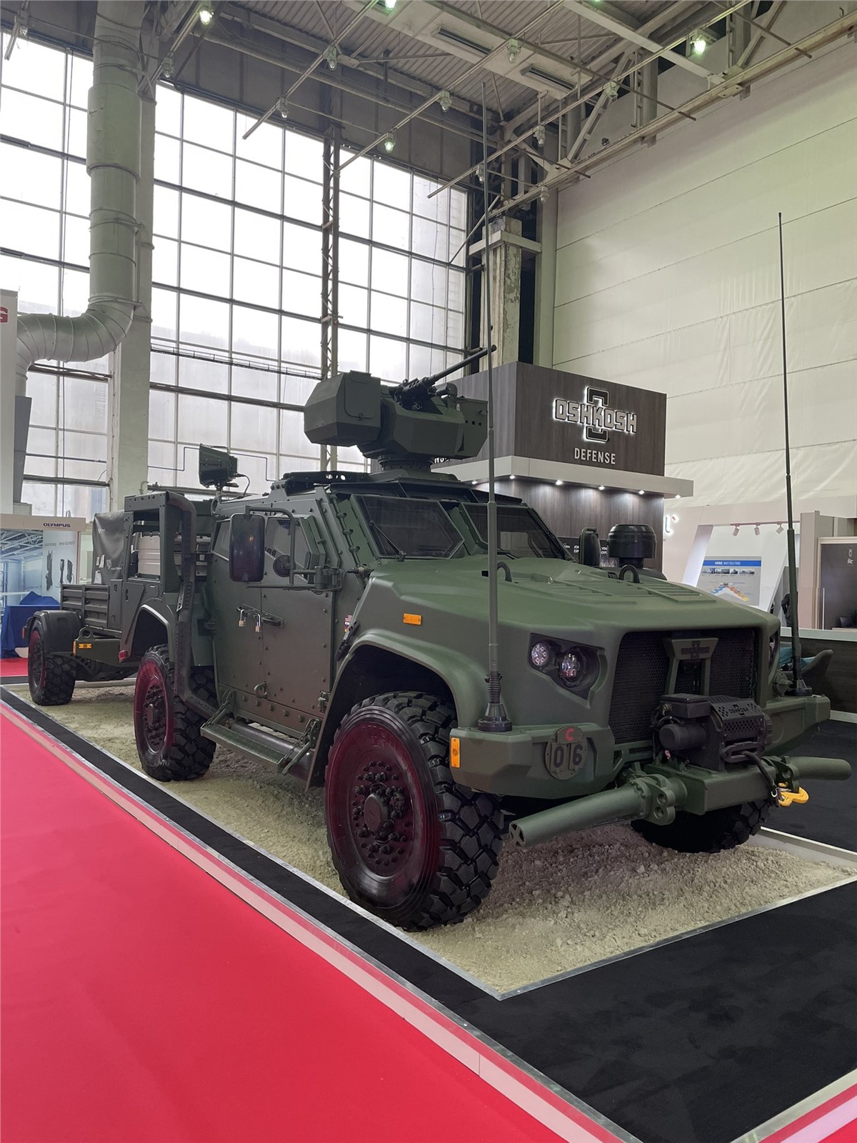 Oshkosh Defense Exhibits Fully Outfitted JLTV at Black Sea D