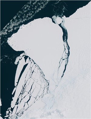 Sentinel-2 captures Antarctica's new iceberg