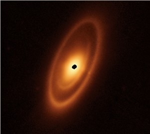 Webb inspects dusty debris disc around Fomalhaut