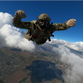 Raytheon Technologies Introduces OXYJUMP NG Oxygen Supply System for Military Parachutists