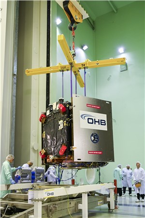 Hera being lifted into LEAF