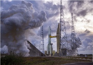Ariane 6 plumes during combined hot fire test