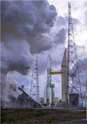 Ariane 6 plumes during combined hot fire test