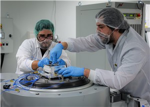Testing an ISL unit at Tekever 