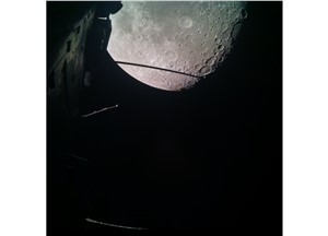 Juice snaps Moon en route to Earth