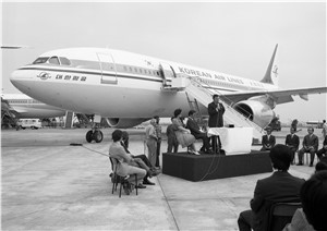 Delivery of 1st A300B4 to Korean Air in Toulouse