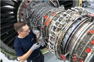  Lufthansa Technik &copy;