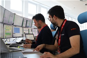 Proba-3 spacecraft operators in ESEC control room J. Versluys &copy;