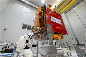 Fuelling Sentinel-1D in Kourou ESA-CNES-ARIANESPACE/Optique video du CSG - P. Piron &copy;