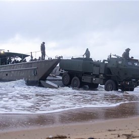Image - Army Proves HIMARS Deployability from Ship to Shore