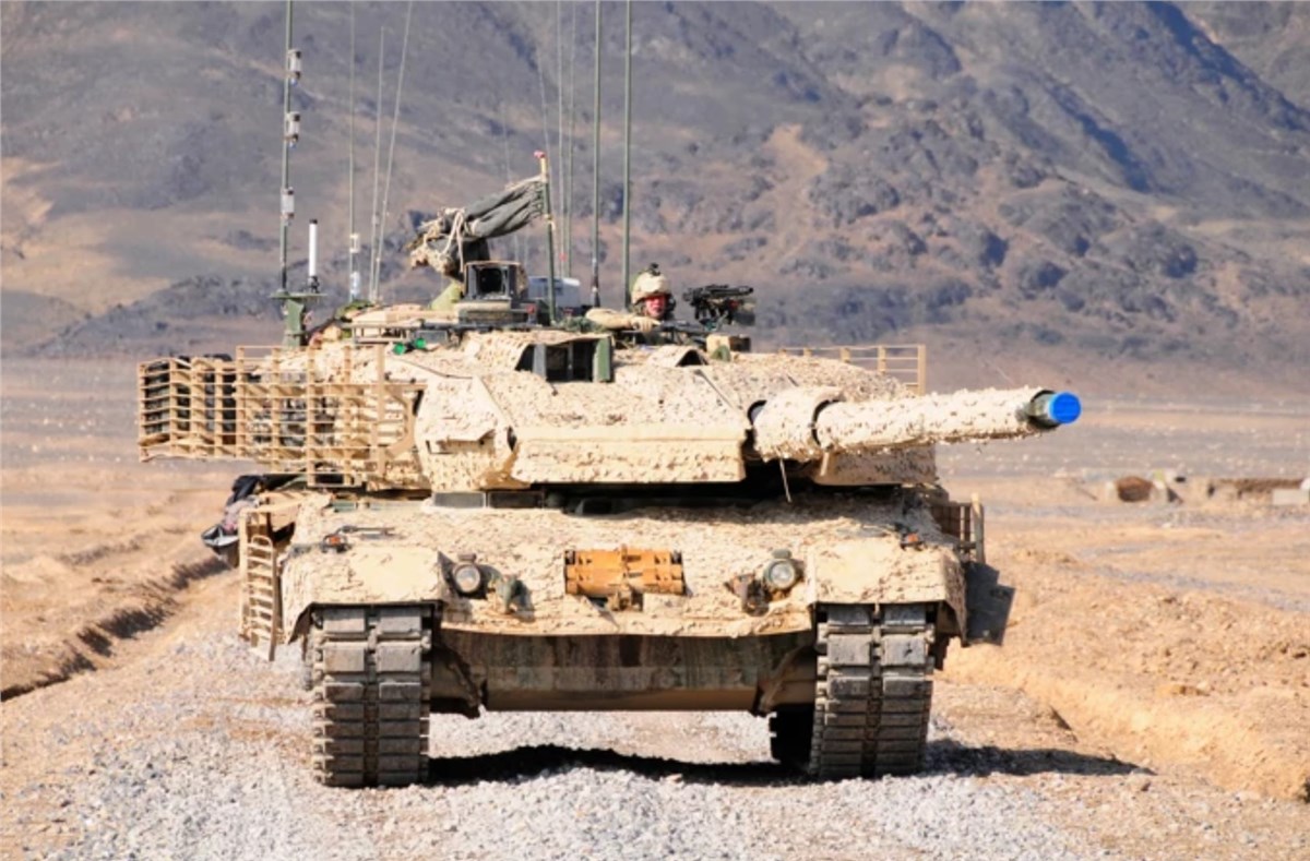 HENSOLDT Wins Service Contract in Canada Worth 10 Million Euros Canadian Leopard 2A6M main battle tank Carl Schulze &copy;